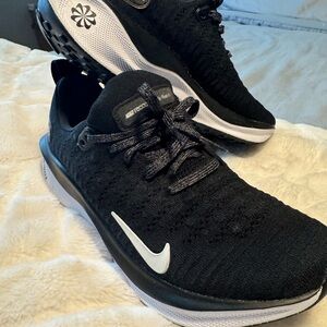 Nike Infinity Run 4 in Black
